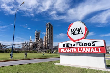 planta-de-loma-negra-en-olavarria-bautizada-en-72V2LSYVXJA45GLOMOJAQZA3L4.jpg