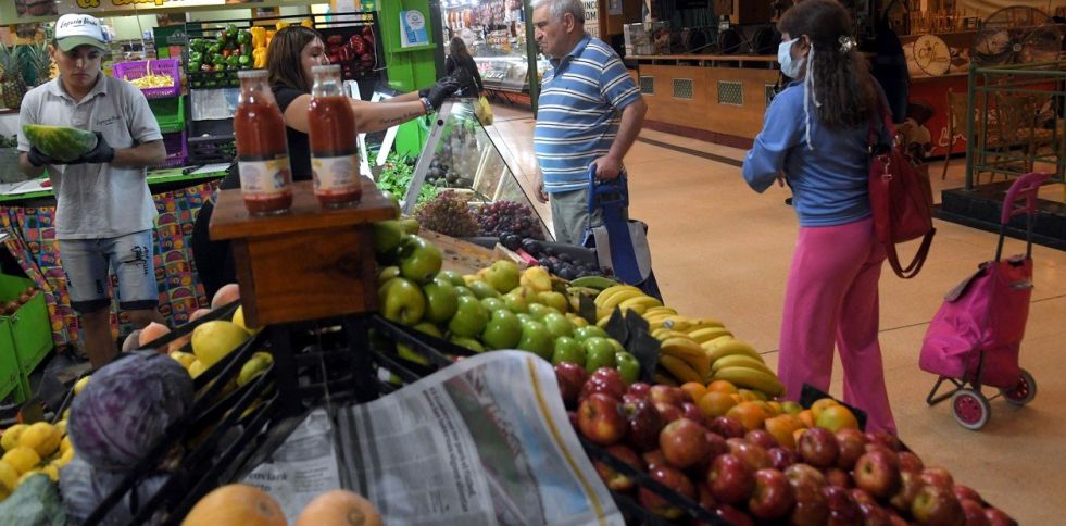 compradores-en-el-mercado-central___O4CDcgwev_1256x620__1.jpg