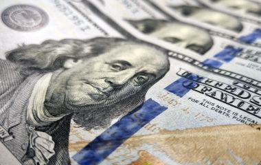 Colapsa el dólar, tiembla el carry trade y la divisa vuelve a tocar a la puerta