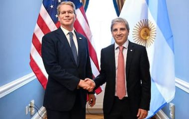 el-tesoro-de-estados-unidos-scott-bessent-recibio-JIIWOKXKGFD7VJ4IVJ3AAVFEPQ.jpg